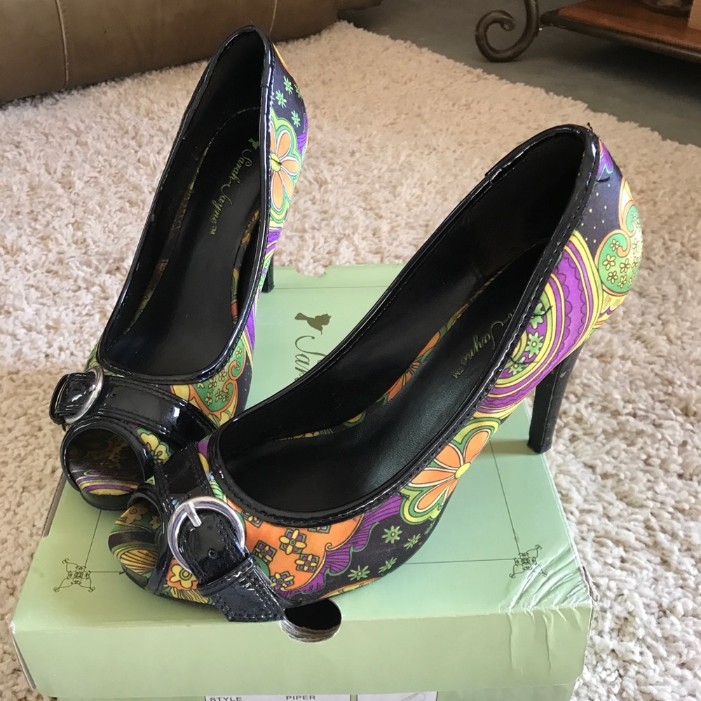 Sarah Jayne Maddie Gras Pumps - Size 8.5